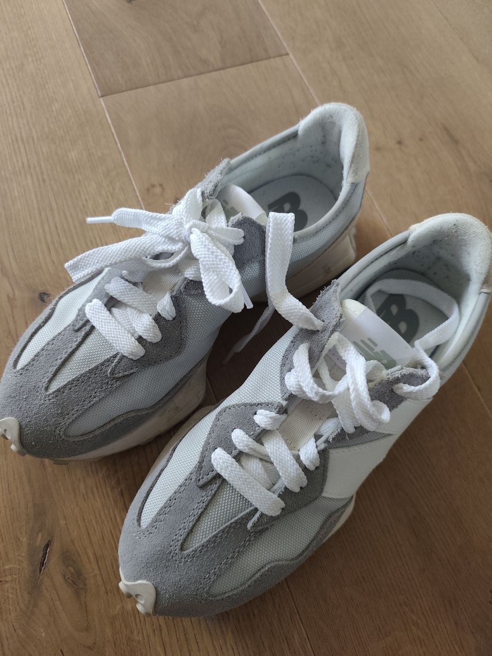 New Balance Scarpe da donna: New Balance Sneaker, Grau/Weiss, Grösse 40.5 – Usato da Muri b. Bern venduto da Vuissens 3