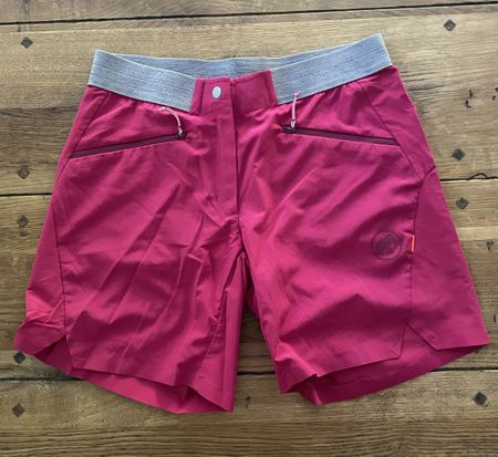 Shorts Mammut rose taille M comme neuf