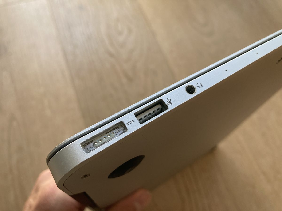Apple Notebook: Apple MacBook Air A1466 – Usato da Basel venduto da Minim 5