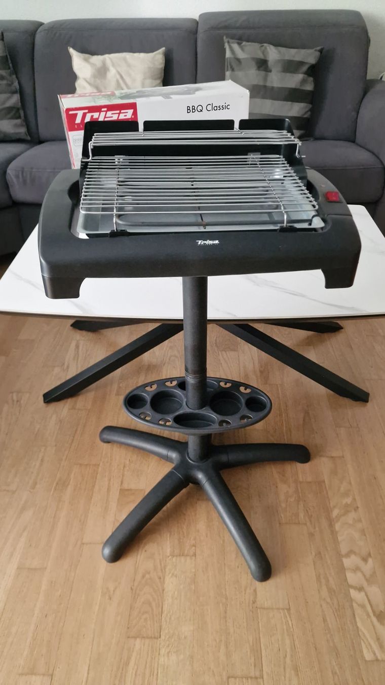 Trisa Grils: Trisa BBQ Classic Elektrogrill mit Ständer – D'occasion à Lenzburg par Mysterypt 1