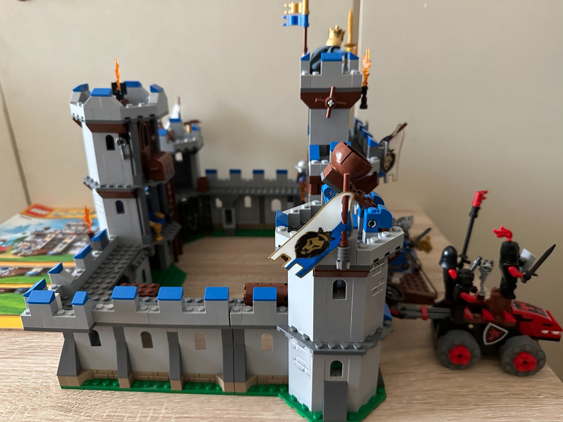 Lego Kit di costruzioni: LEGO 70404 King's Castle – Usato da Basel venduto da Don-Angel 3