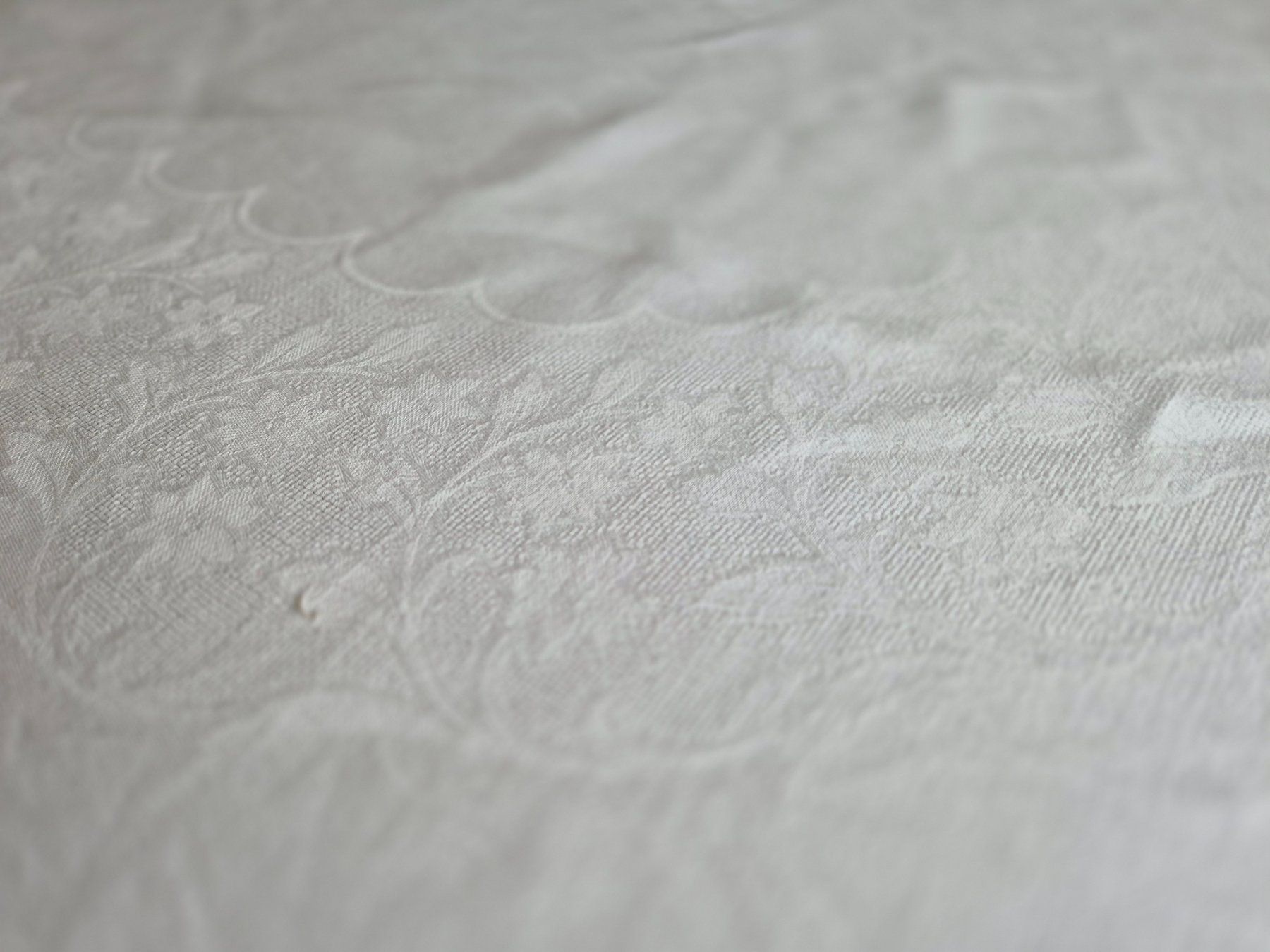 Sonstige Tischwäsche: Weisse Damast Tischdecke, 260x128 cm – Gebraucht aus Bern von aronari 8