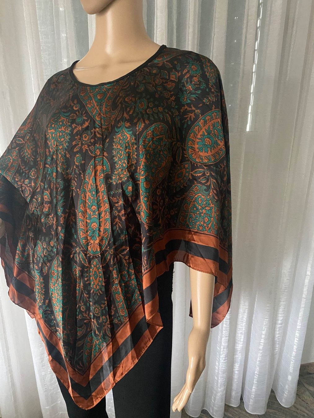 Camicette: edler/stylischer Blusen-Poncho,Silk-Feeling,1 Size – Nuovo e nell'imballaggio originale da Winkel venduto da ferrari2022 3