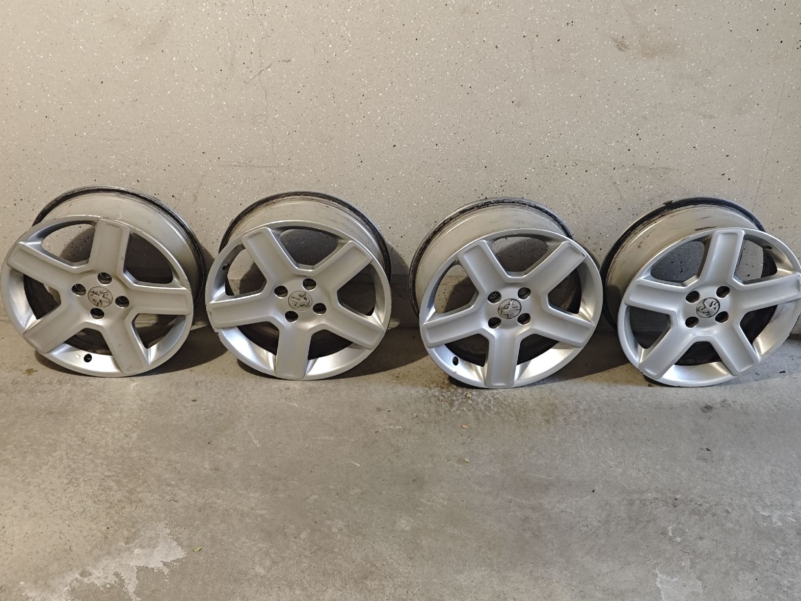 Peugeot Cerchioni: Felgen Peugeot Challenger 2 – Usato da Spiez venduto da G555CS