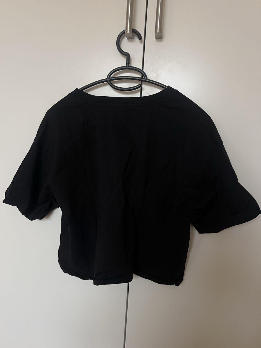 T-shirt: Schwarzes Crop T-Shirt "Gearbox Digital" – Usato da Olten venduto da Sarastuebi 1