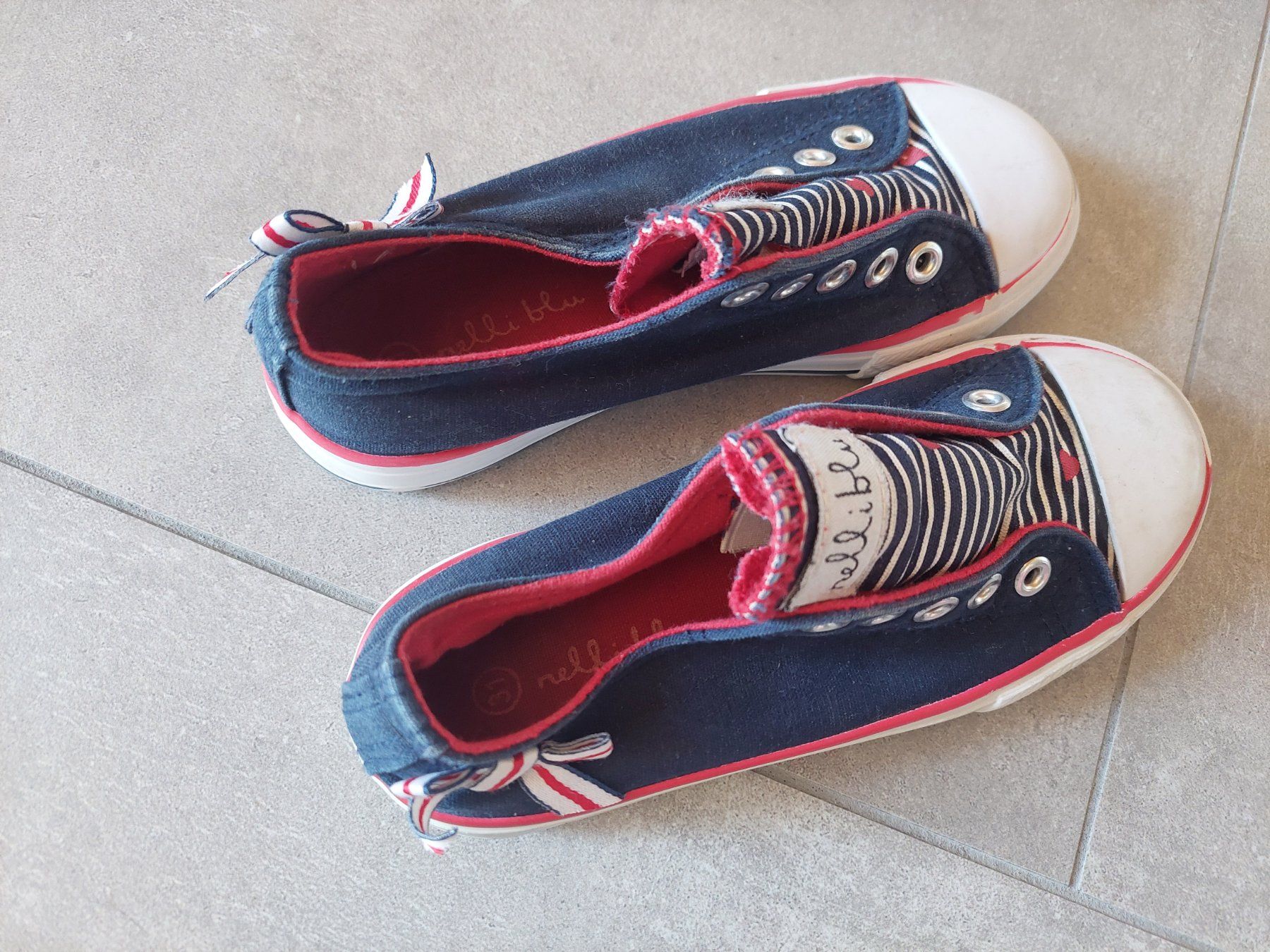 Scarpe per ragazze: Stoffschuhe / Schuhe Grösse 31 – Usato da Wiesendangen venduto da troawus 5