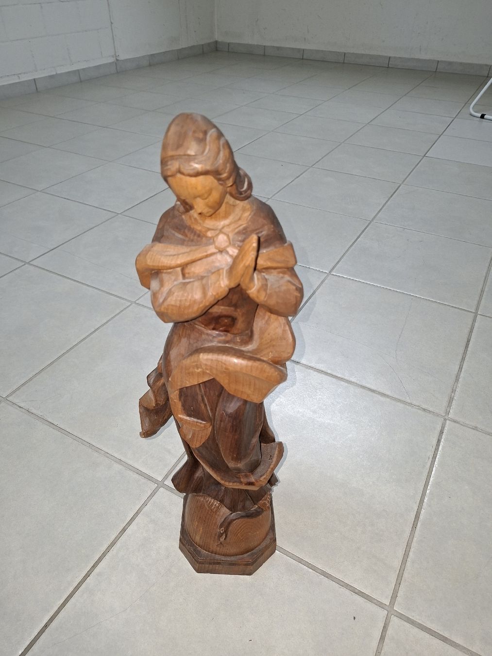 Statuette: Aus Holz geschnitzte Maria 52 cm – Usato da Cham venduto da Roli692