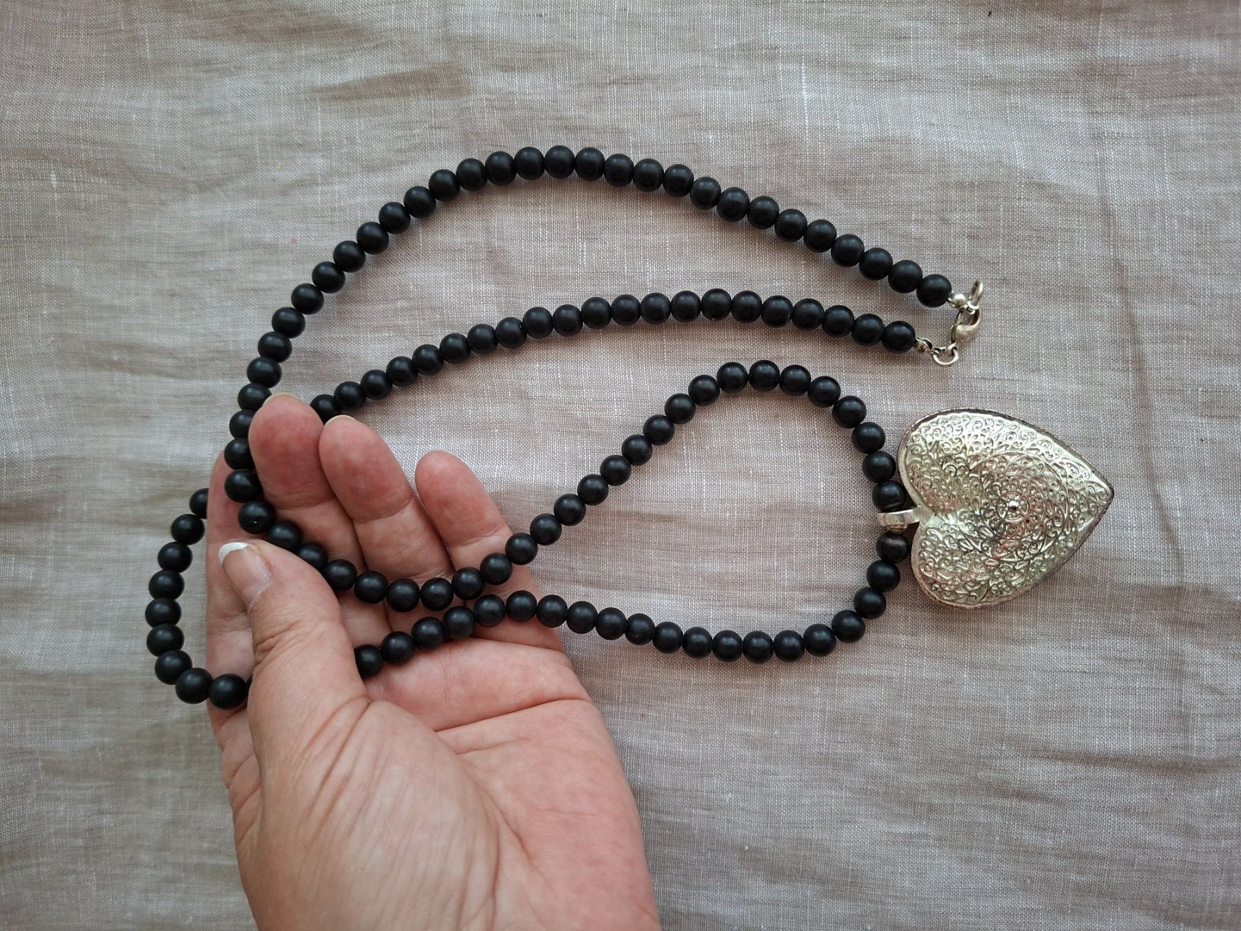 Catenine: Collier Statement Noir avec Cœur Texturé – Nuovo (secondo la descrizione) da Lutry venduto da Sim_Sta 6