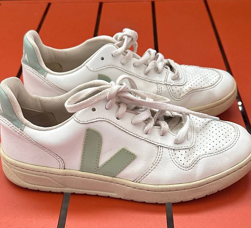 Veja Damenschuhe: Sneaker Veja T40 – Gebraucht aus Grandvaux von car_g25b