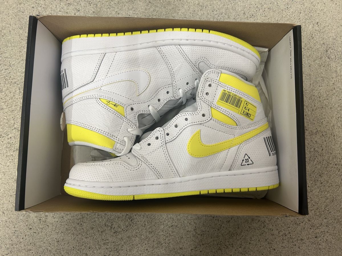 Jordan Herrenschuhe: Nike Air Jordan 1 High First Class Flight White/ Yellow – Neu und originalverpackt aus St.Gallen von y.vrn1 9