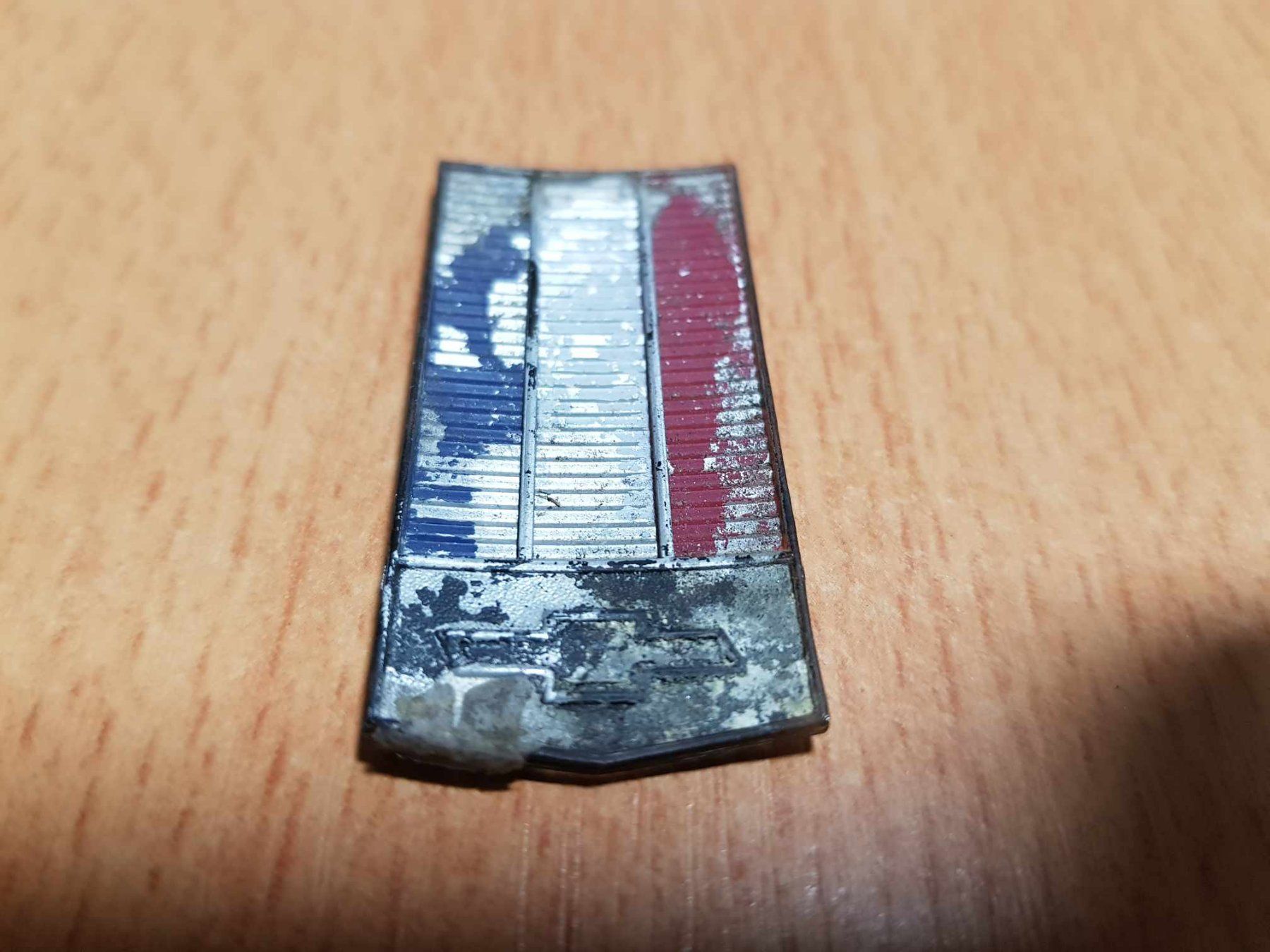 Chevrolet Tutti pezzi di ricambio auto: Camaro Front Emblem – Usato da Niedergösgen venduto da usc_l8gm 2