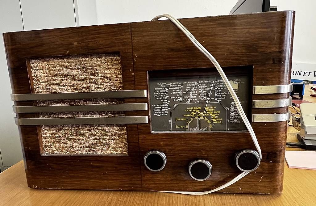 Paillard Radios: Radio vintage Paillard 1946 – Gebraucht aus Ste-Croix von Sweety10