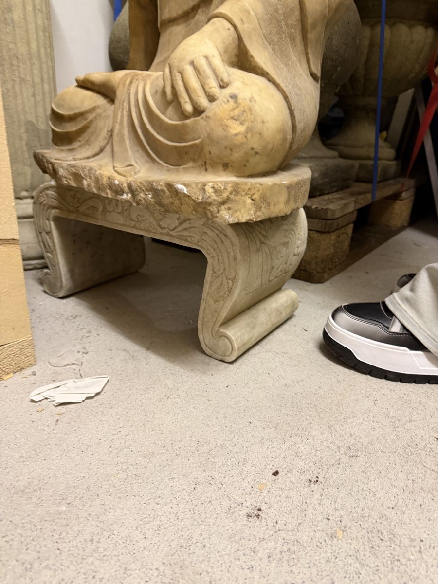 Sculture & Statue: Grosser Marmor Buddha mit Podest – Usato da Wettingen venduto da NickInc 1