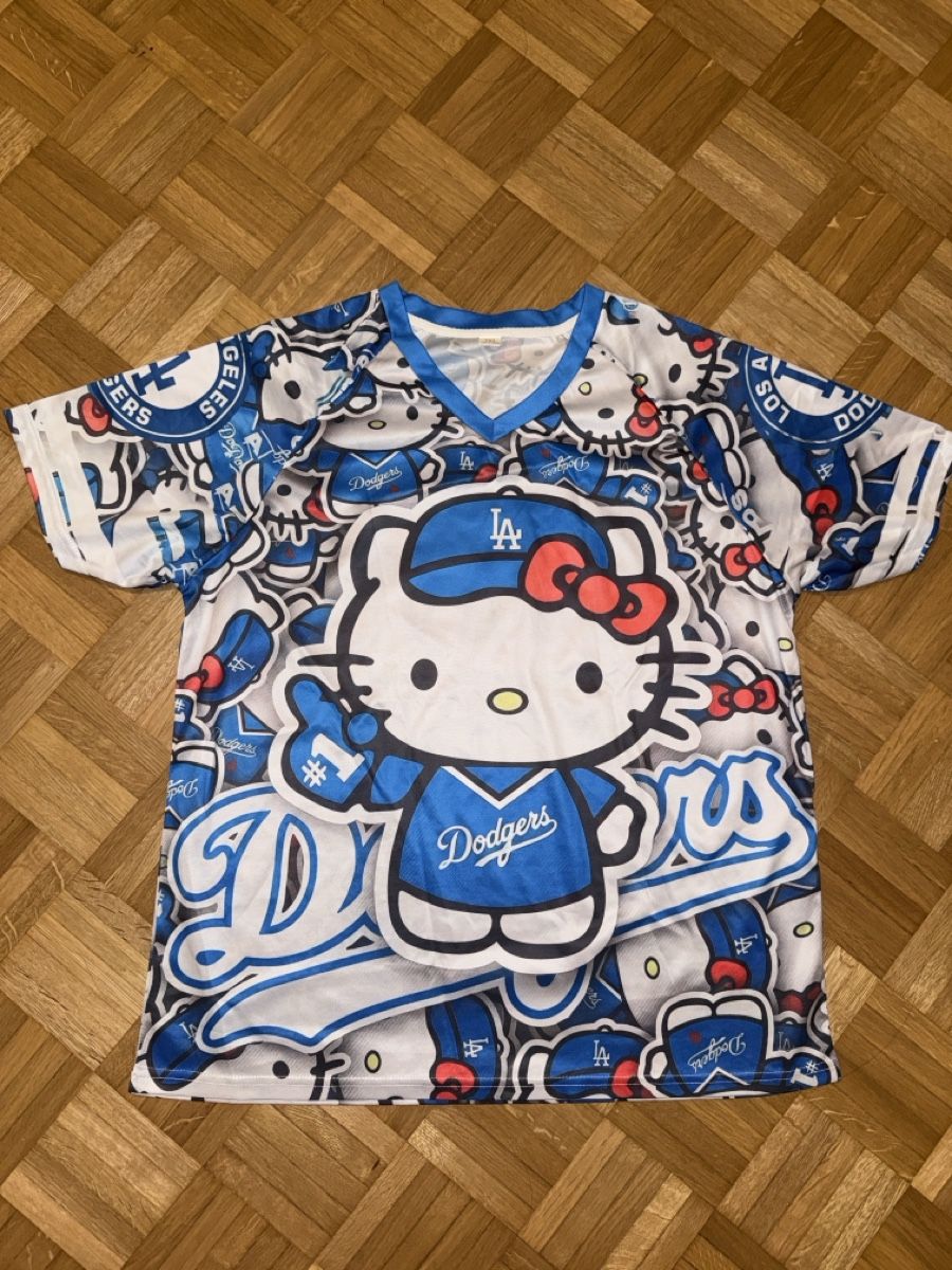 T-shirt: Baseball jersey style hello kitty t-shirt oversize – Usato da Zürich venduto da 298_h2jz