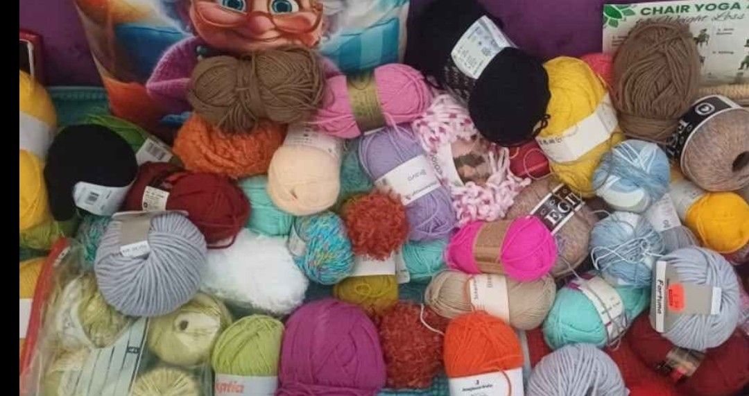 Lana: Restepaket mit vielen verschiedenen Materialien – Nuovo (secondo la descrizione) da Liebistorf venduto da Mia_Akira_Lunita