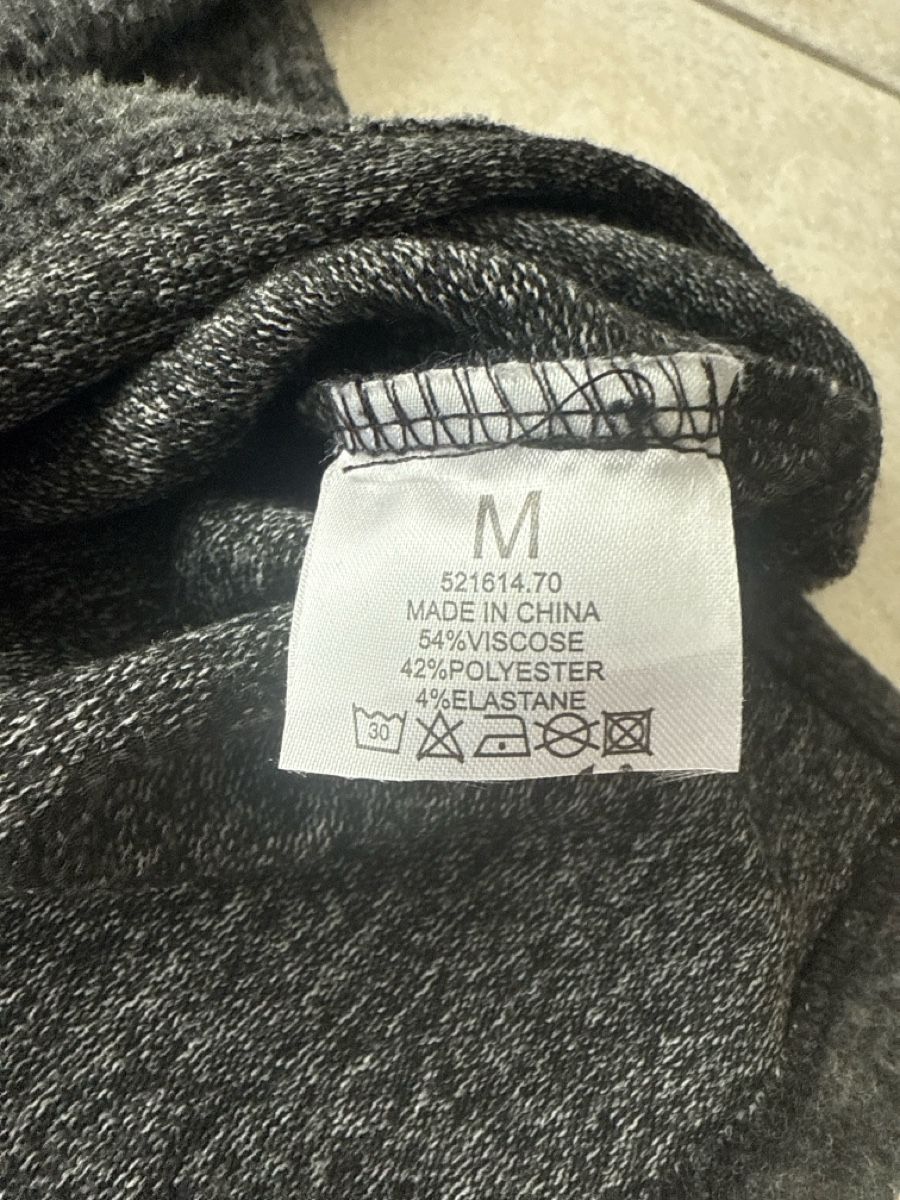 Pullover & Sweatshirts: Kapuzenpullover Gr.M – Gebraucht aus Waltenschwil von lina-04 3