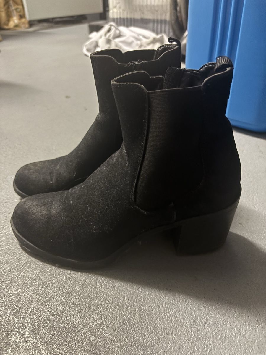 Damenschuhe: Stiefeletten mit kleinem Absatz – Gebraucht aus Neuenkirch von cha_72fz