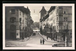 Schaffhausen, Brunnen und Geschäfte in 