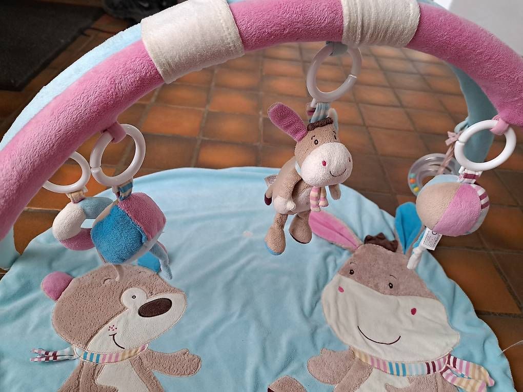 Tappeto da gioco: Krabbeldecke mit spielbogen – Usato da Uhwiesen venduto da Marthalen02 1