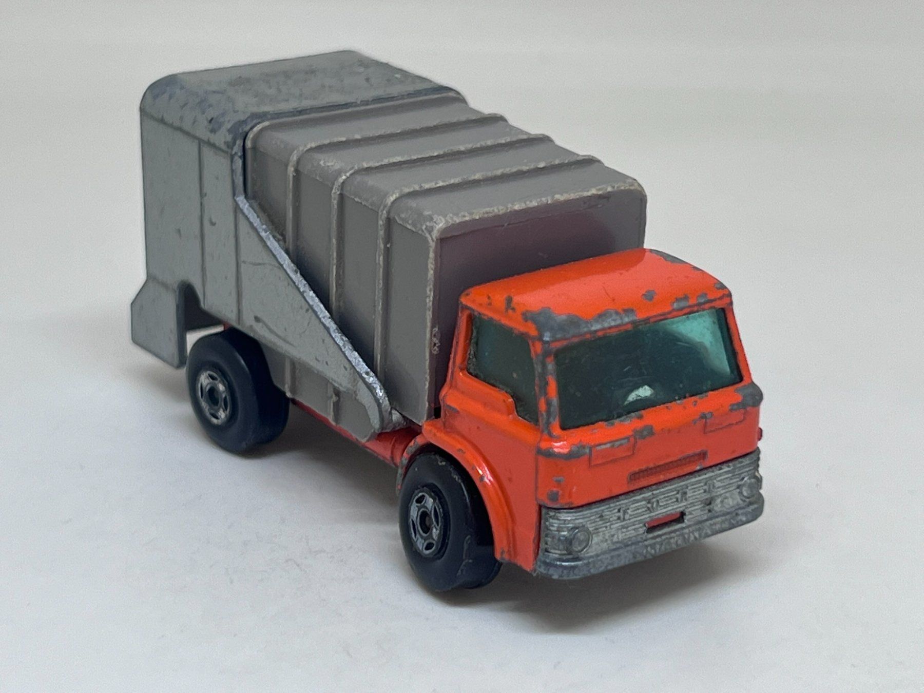 Matchbox Modellini d'auto: Matchbox Refuse Truck #502 – Usato da Wildegg venduto da LaaBoutique
