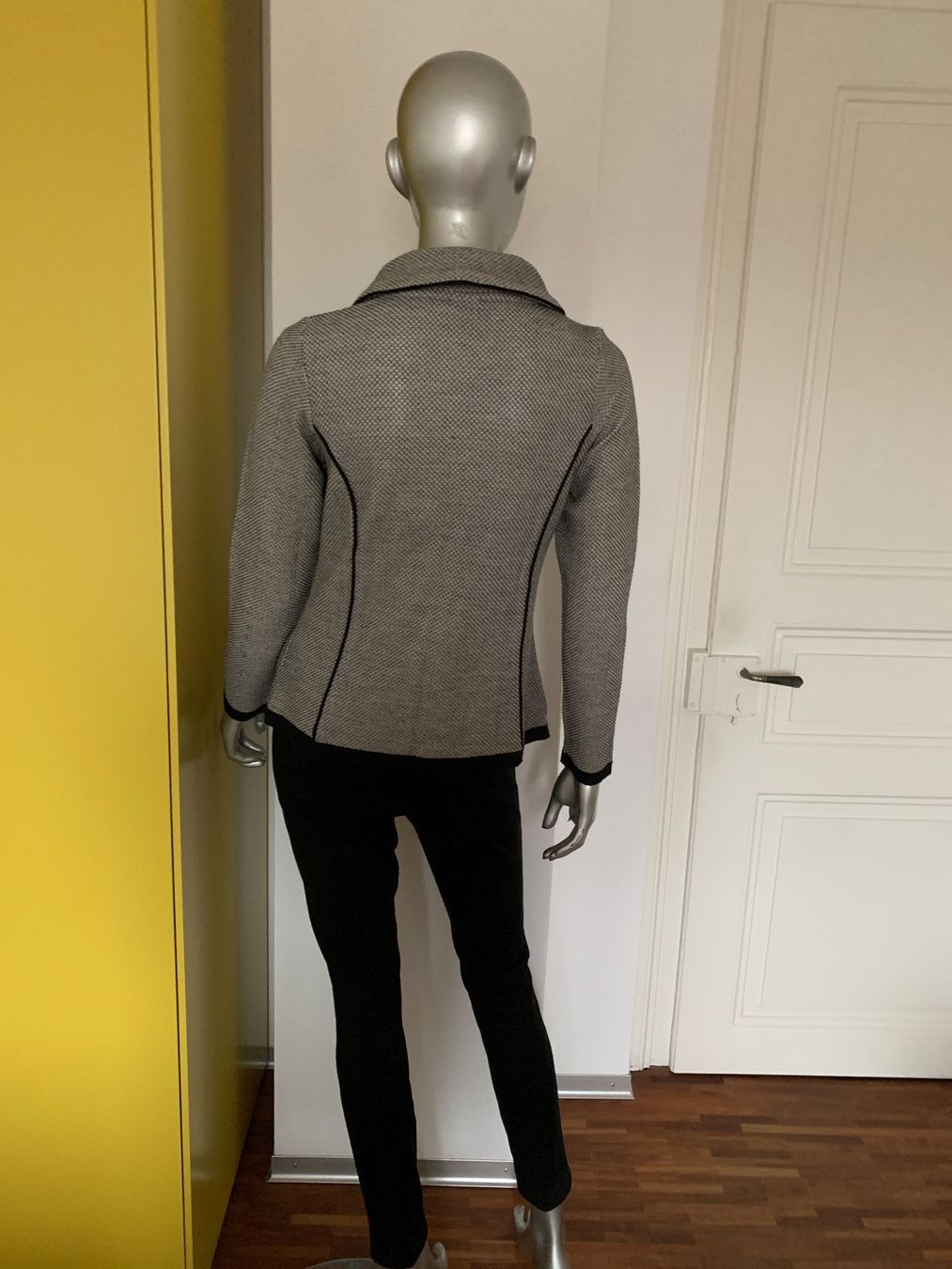 Eva & Claudi Vestes: EVA & CLAUDI: Elegante Strickjacke, Grösse S – D'occasion à Luzern par paulablue 1