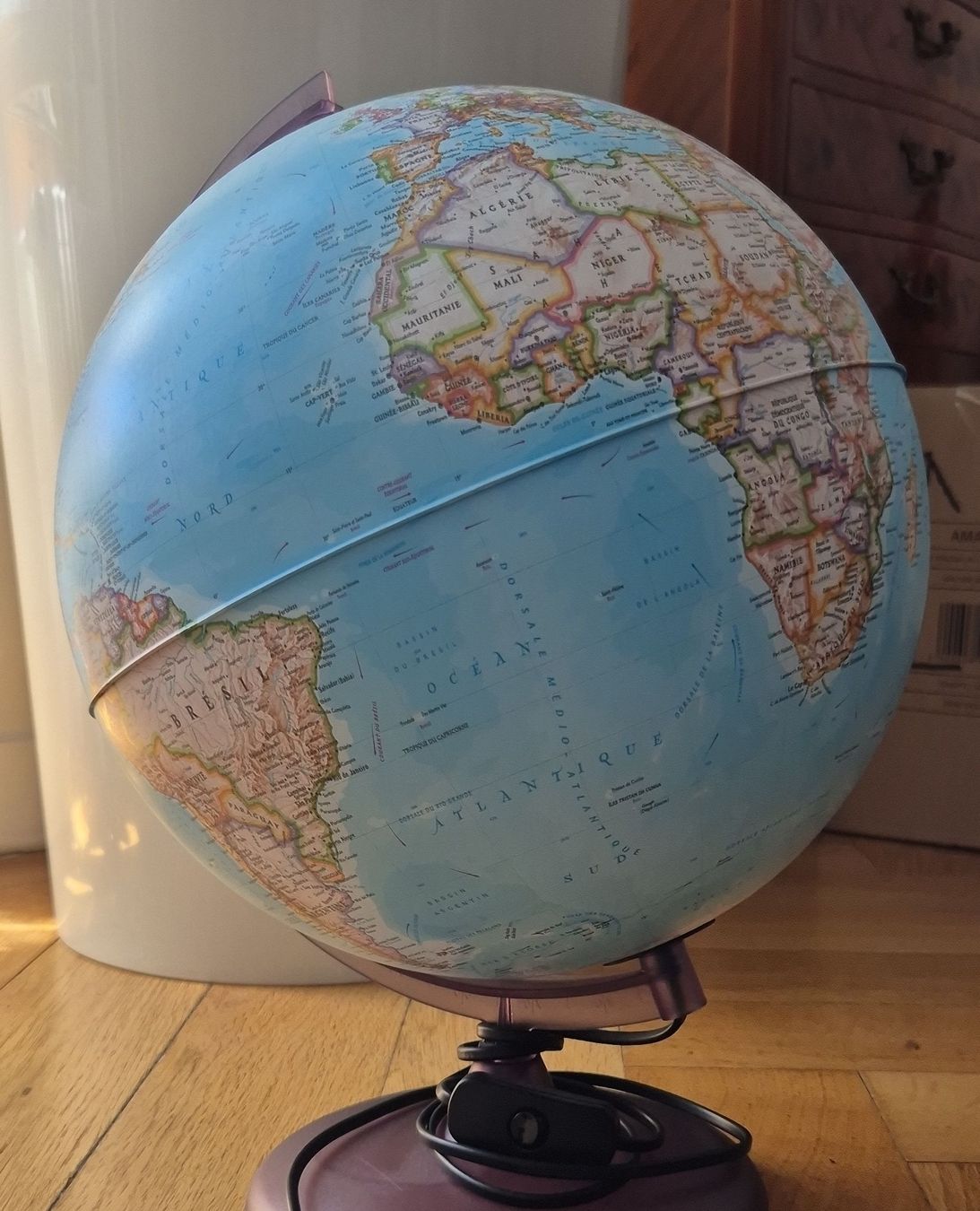 Autres décorations & accessoires: Vintage Illuminated Globe - Perfect for Aspiring Explorers – Neuf (Voir description) à Genève par Giechi76
