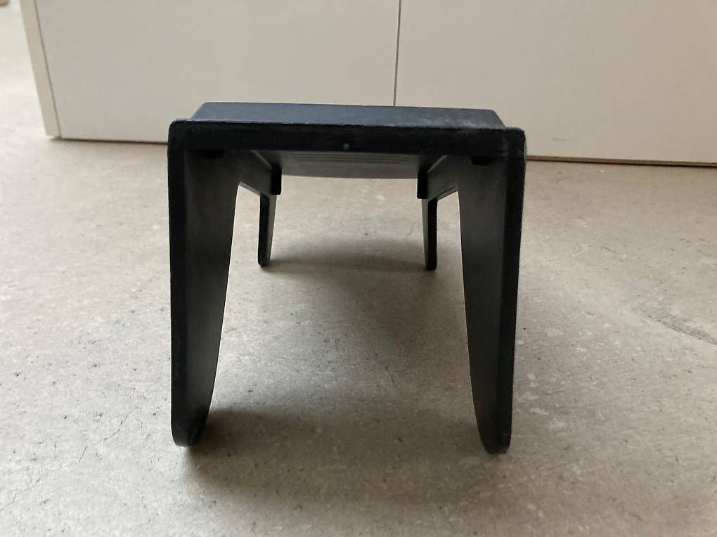 Ladenausstattungen & Messebau: 35 Shoestackers / Empileur de chaussures / Schuhstapler – Gebraucht aus Chambésy von Yvedi 2