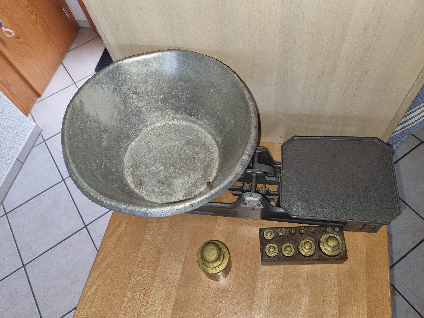 Bilance e pesi: Antike Waage – Usato da Brügg BE venduto da Delfin79 1