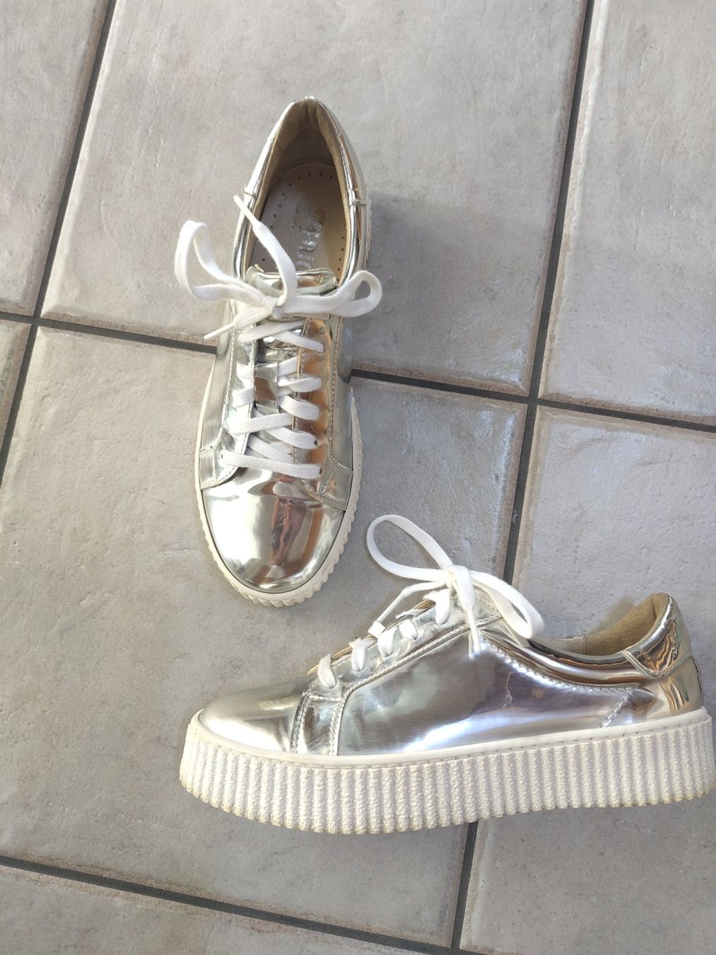 Scarpe da donna: Schucco Sneakers silber verspiegelt Gr. 39 – Usato da Arbon venduto da Franca1979 1