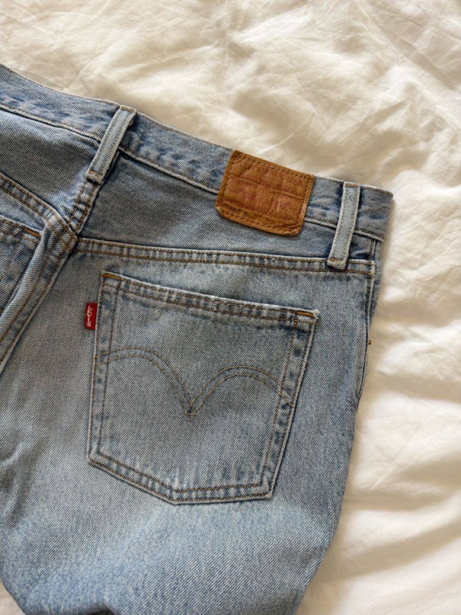 Levi's Jeans: Jeans Levis 501 - 26 - 60 chf – Nuovo (secondo la descrizione) da Genève venduto da tan_h6b8 2
