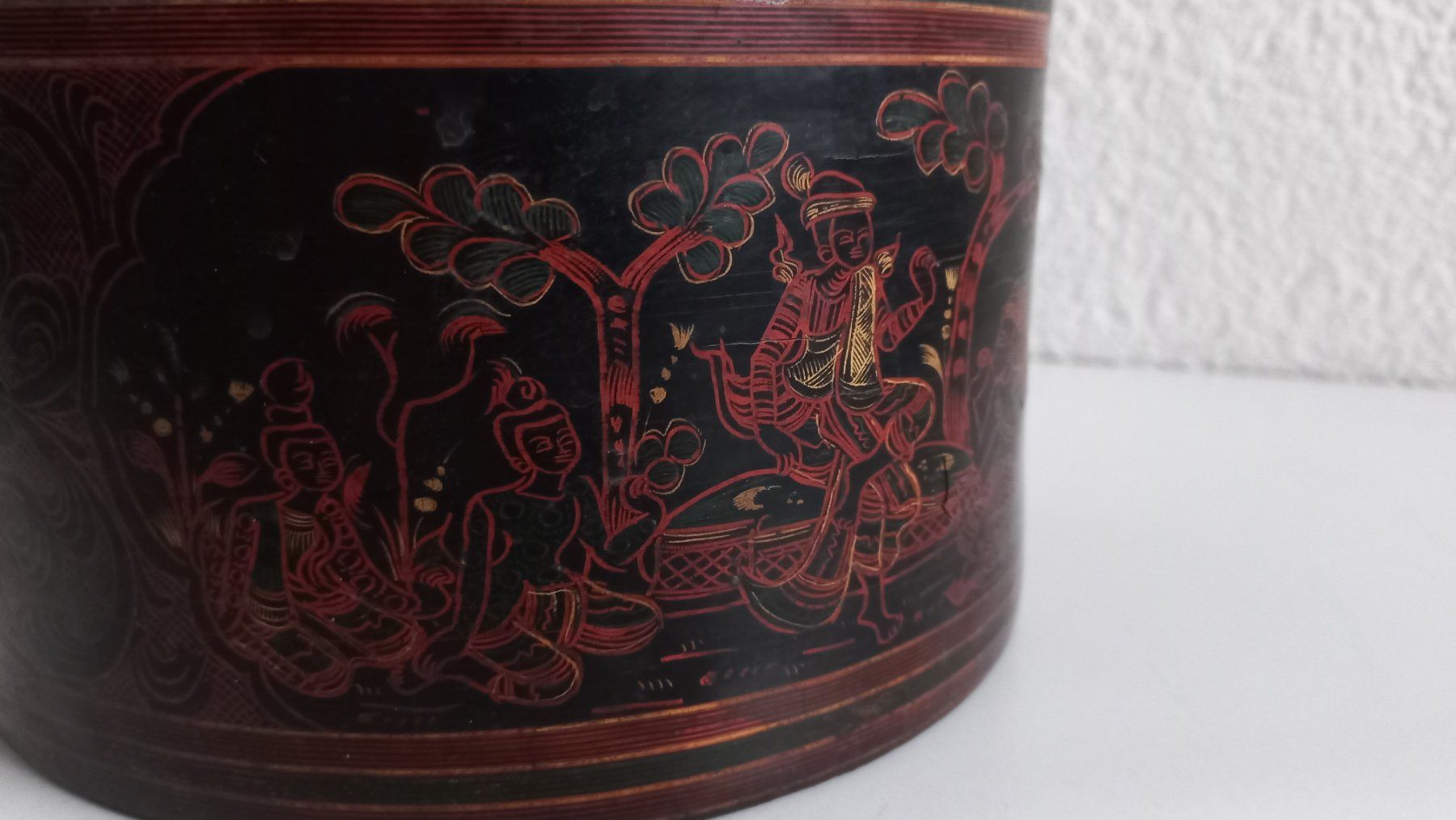 Dosen: Alte lackierte Dose mit Griff, Burma – Gebraucht aus Bévilard von Orscha 1