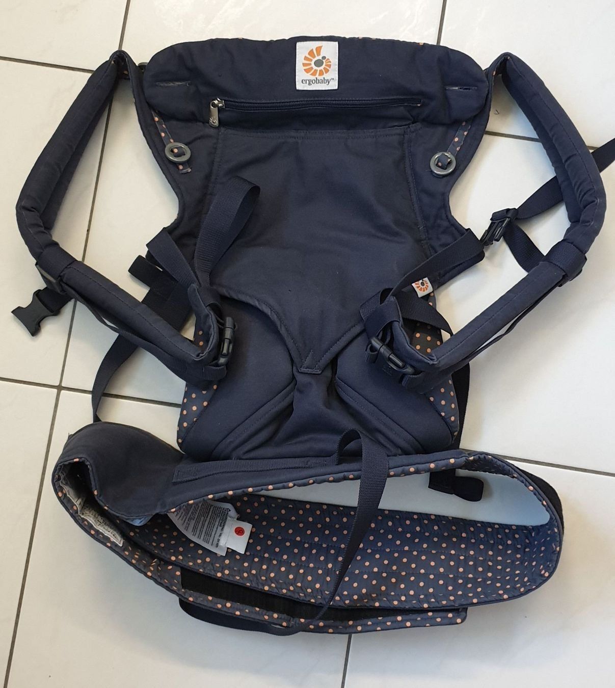 Ergo Baby Marsupi portabebè: Ergobaby Trage 360 Dusty blue Punkte – Usato da Bergdietikon venduto da Staphylococcus 2