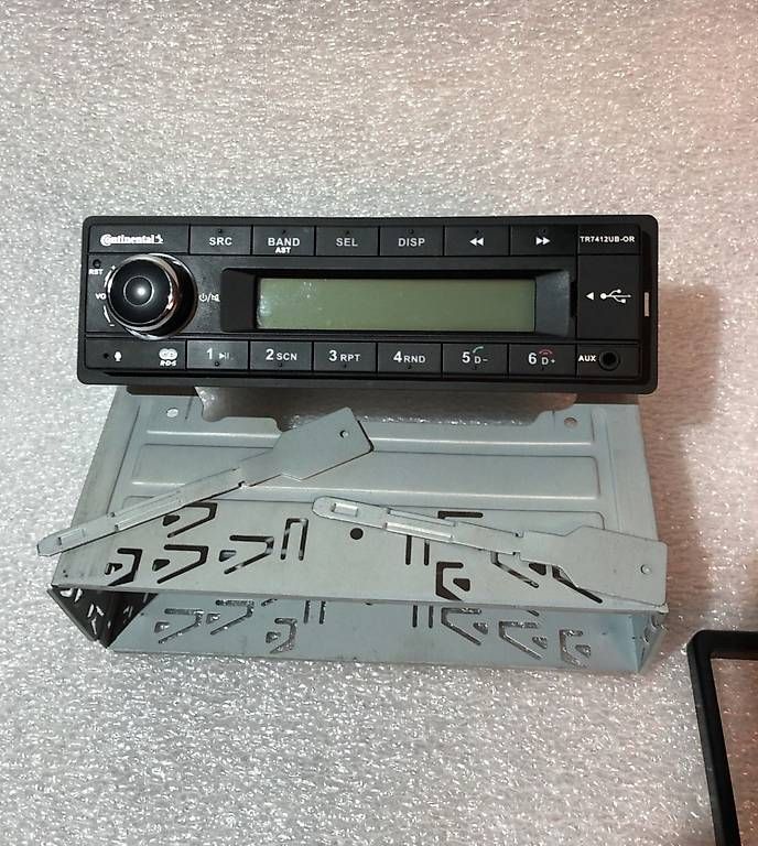 Continental Radio: CONTINENTAL TR7412UB-OR Autoradio – Usato da Biel/Bienne venduto da flava01 1