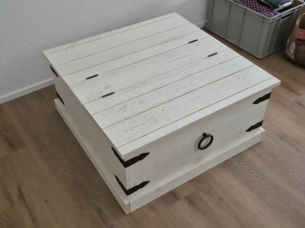 Tavoli: Couchtisch Truhe – Usato da Kirchdorf AG venduto da DomDom44