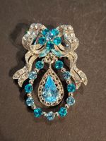 Brosche Vintage, Schleifendesign, hohe Strahlkraft