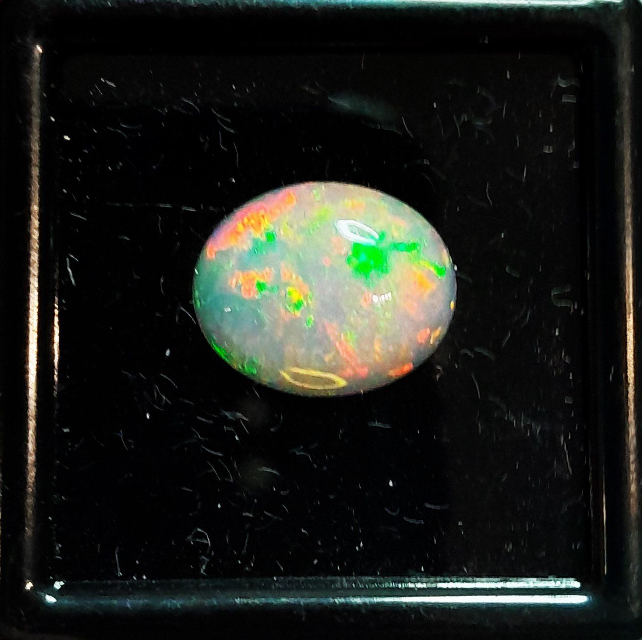 Pietre preziose: Opale 2.21 ct - SUPER FLASH - CERTIFICAT 585.- Fr – Nuovo (secondo la descrizione) da Grimisuat venduto da Valgem 4
