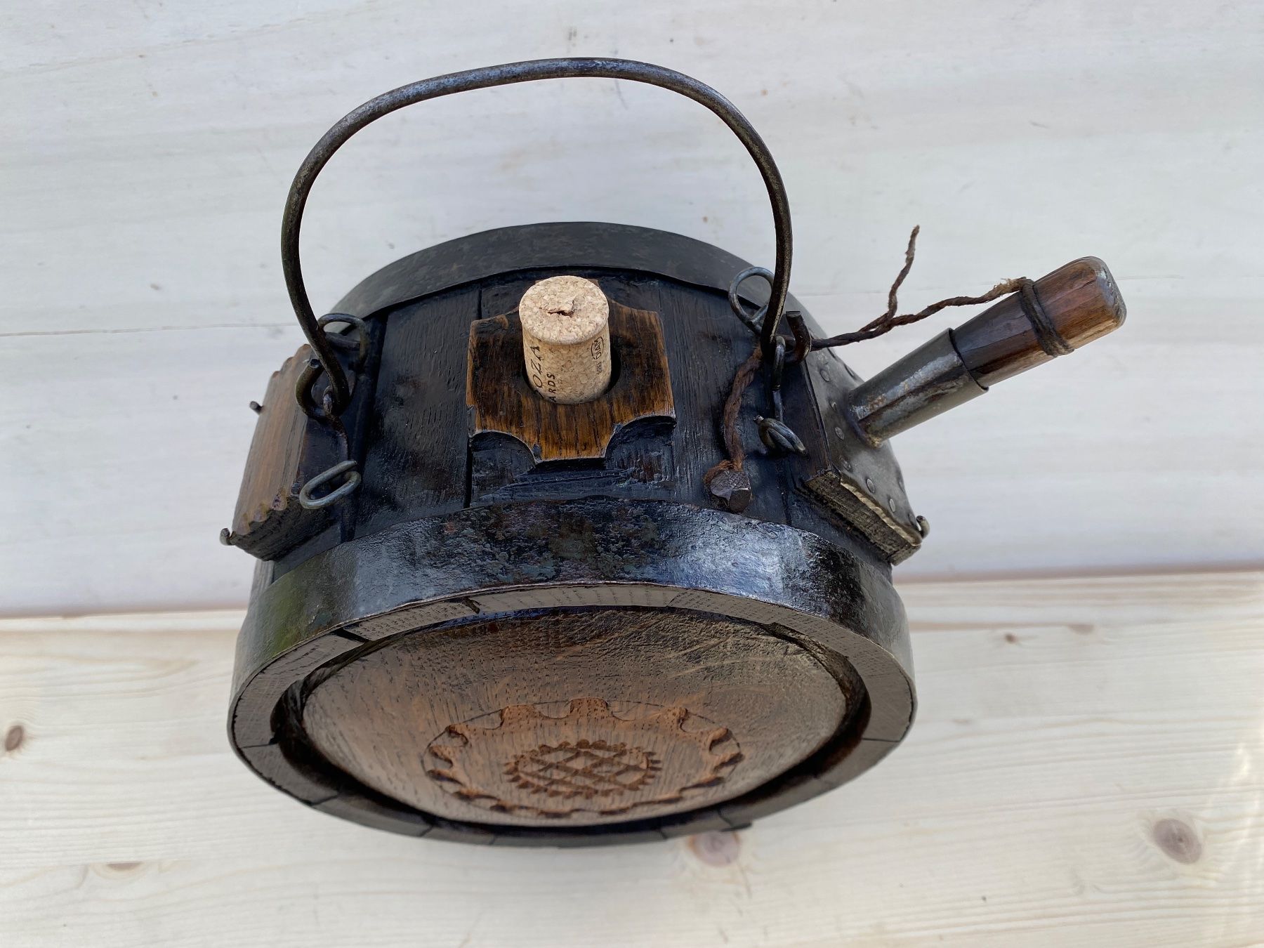 Cloches & sonnailles: schönes antikes Holzfässchen – D'occasion à Feldbach par Olive1 4