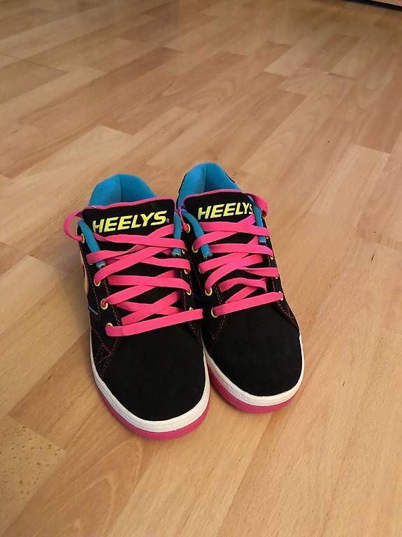 Pattini in linea & Pattini a rotelle: HELLYS Schuhe mit Rollen – Usato da Spreitenbach venduto da V.Tasev 2
