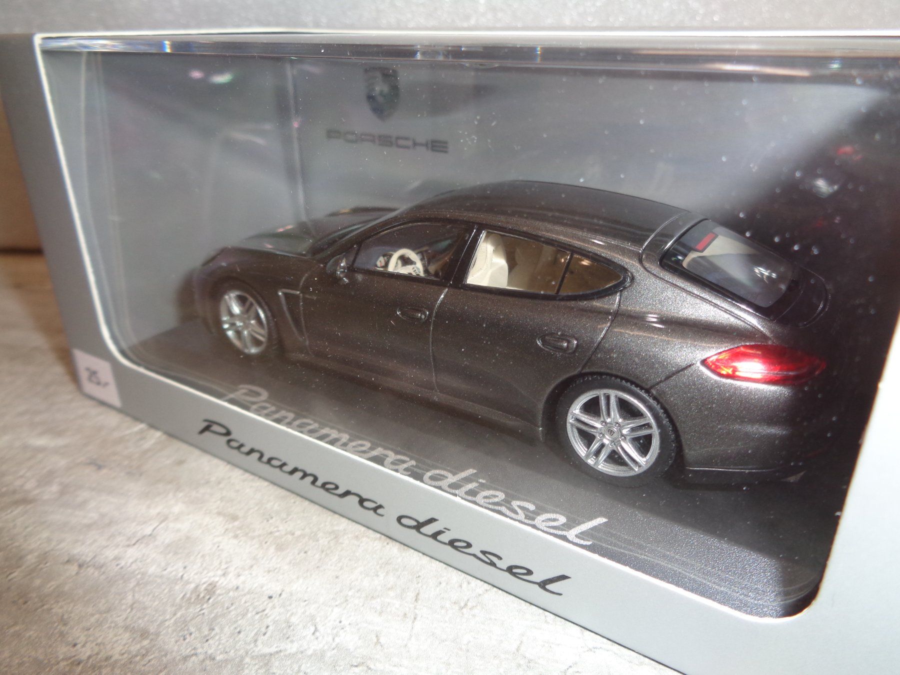 Porsche Modellautos: 1:43 Minichamps Porsche Panamera – Neu und originalverpackt aus Reconvilier von rallycar 2