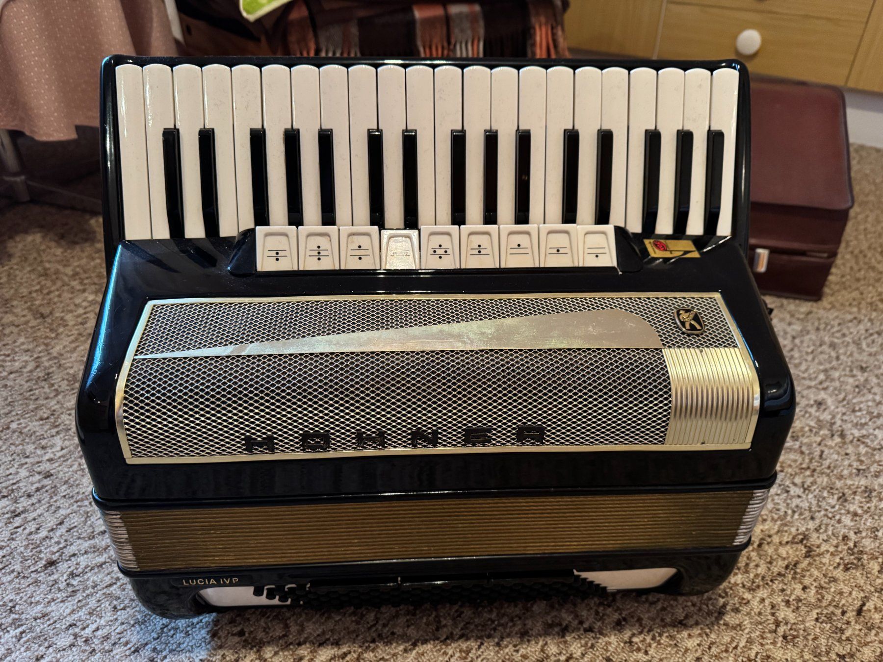 Hohner Musikinstrumente: Akkordeon Hohner Lucia IV P – Gebraucht aus Baden von ABernstein