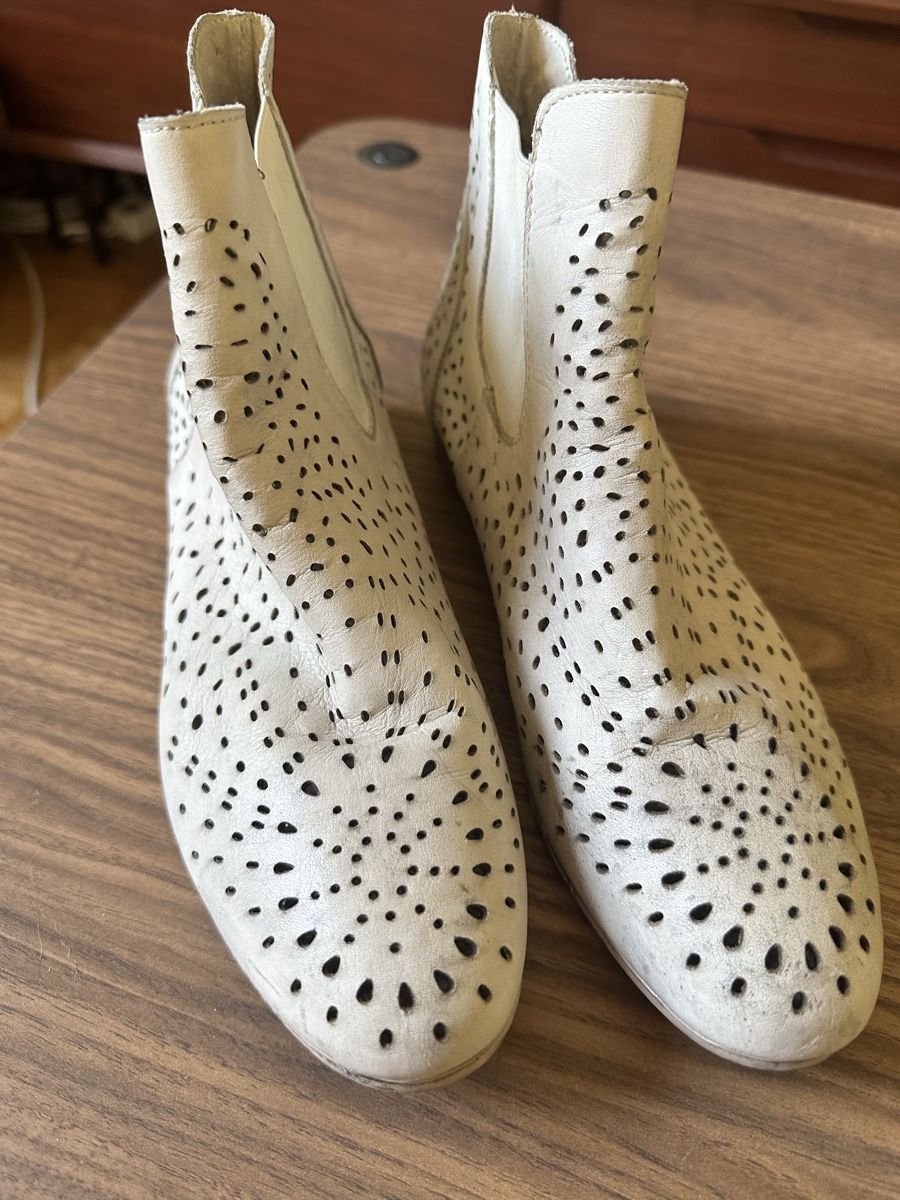 Scarpe da donna: Bottines perforées femme taille 39 – Usato da Plan-les-Ouates venduto da aur_z5pj 1