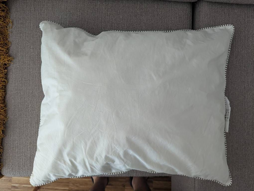 Ikea Coussins: Kopfkissen / Bed pillow – D'occasion à Zürich par Spyros