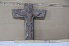 Kreuz mit Korpus in Gips von Franco Annoni
