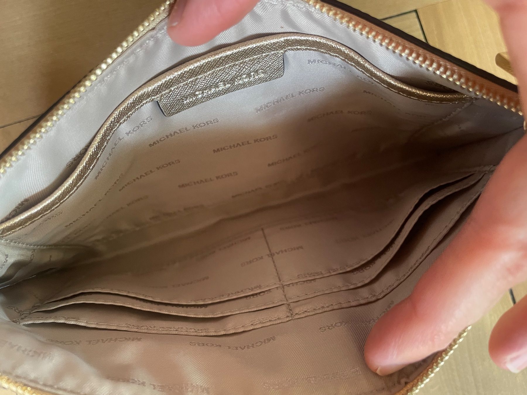 Michael Kors Taschen für Damen: Goldige Clutch von Michael Kors – Gebraucht aus Zürich von 28881084 8