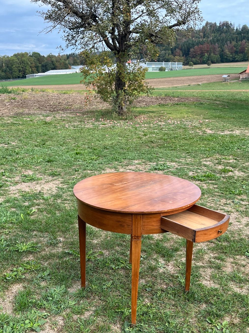 Tische: Tisch Rund mit Schublade – Gebraucht aus Allmendingen b. BE von juair 4