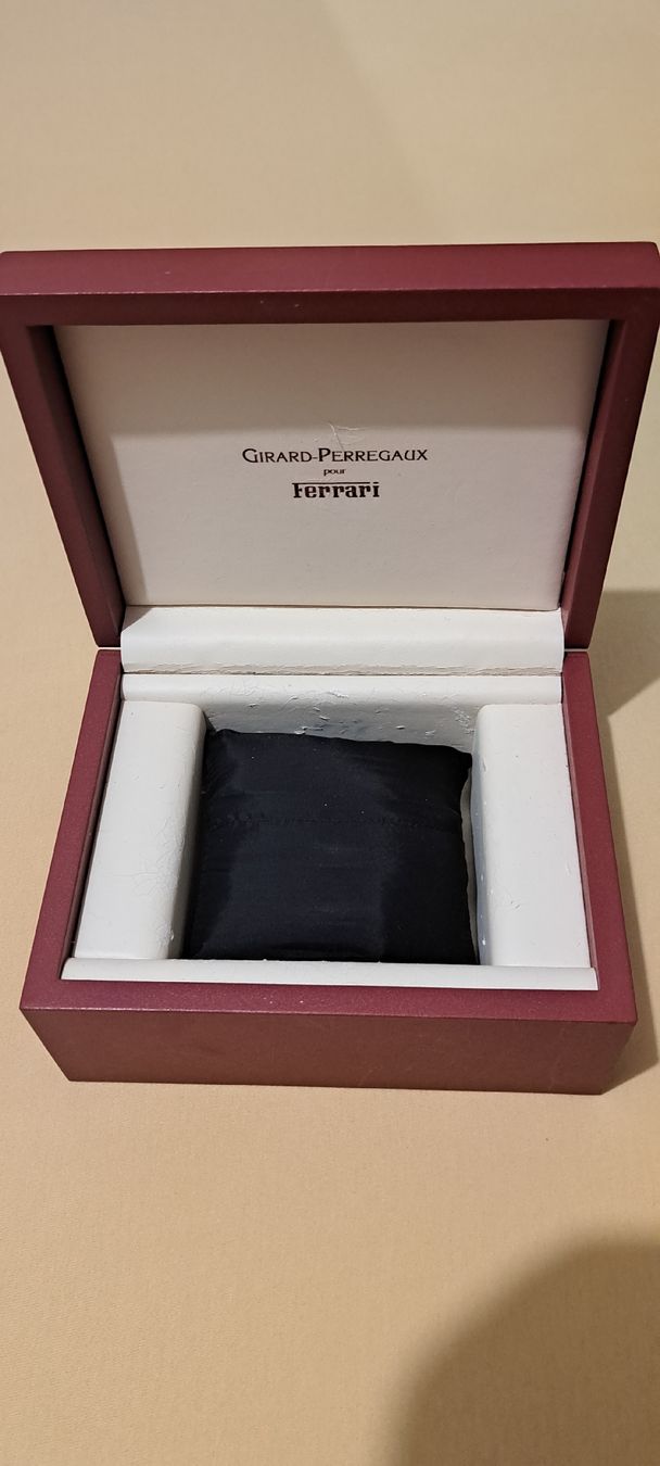 Girard-Perregaux Scatole porta orologi: Magnifique écrin Girard-Perregaux pour Ferrari – Usato da Bercher venduto da gfc_cs28 1