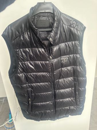 Veste sans manches Prada noire très peu porté