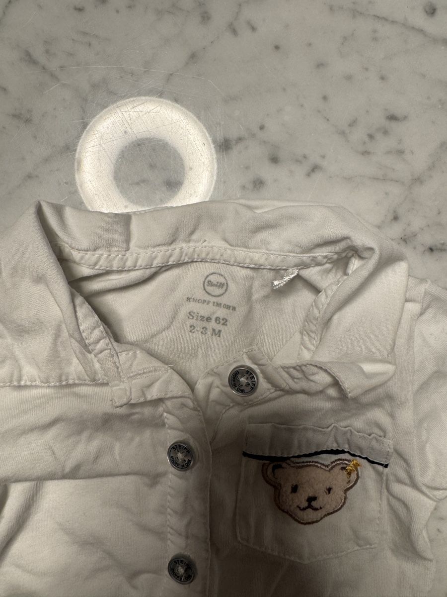 Steiff Camicie, Top & T-shirt: Steiff Body in Hemd Optik 2-3 Monate – Nuovo (secondo la descrizione) da Altendorf venduto da Aleksandrasa 1