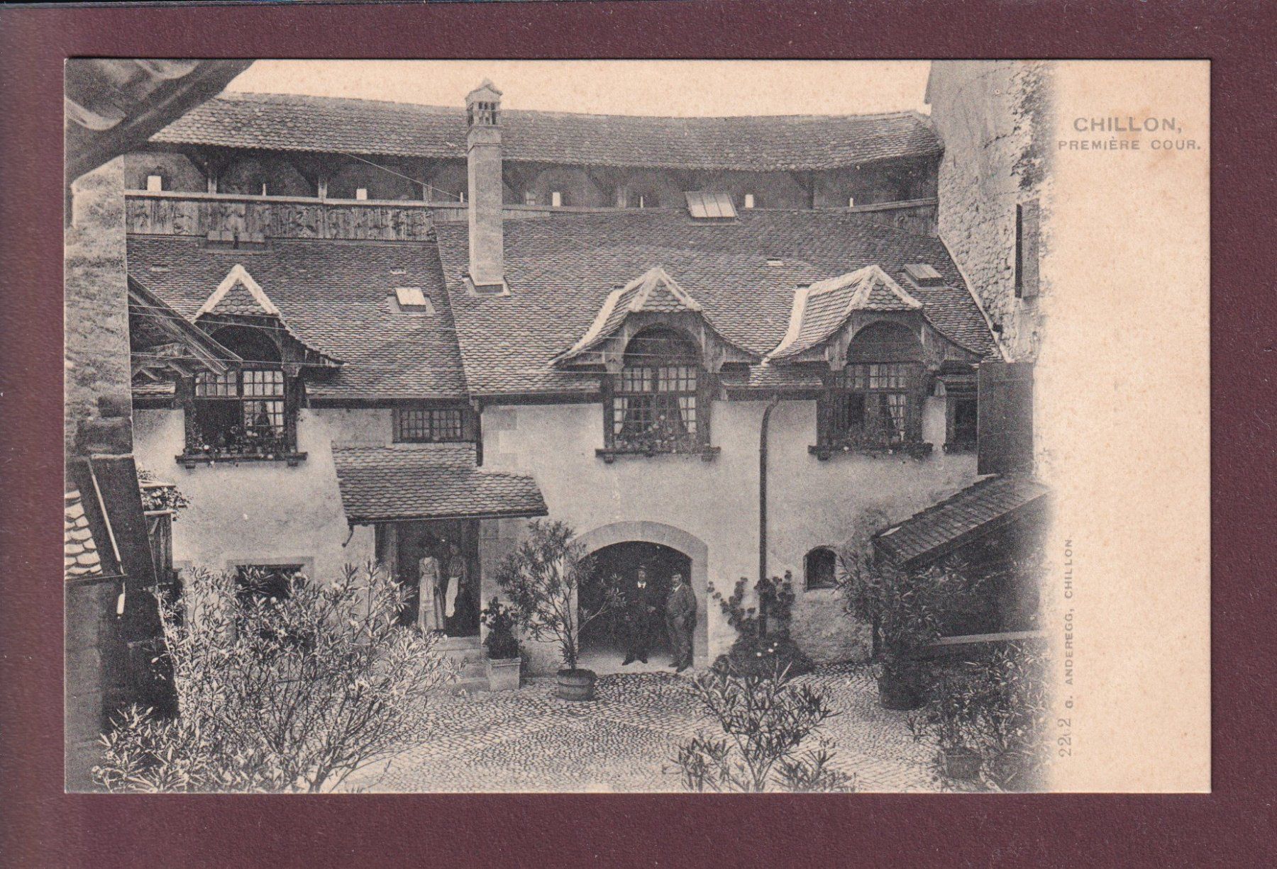 Cartoline postali: CHILLON - Première cour - Gens – Usato da Pully venduto da nicecards