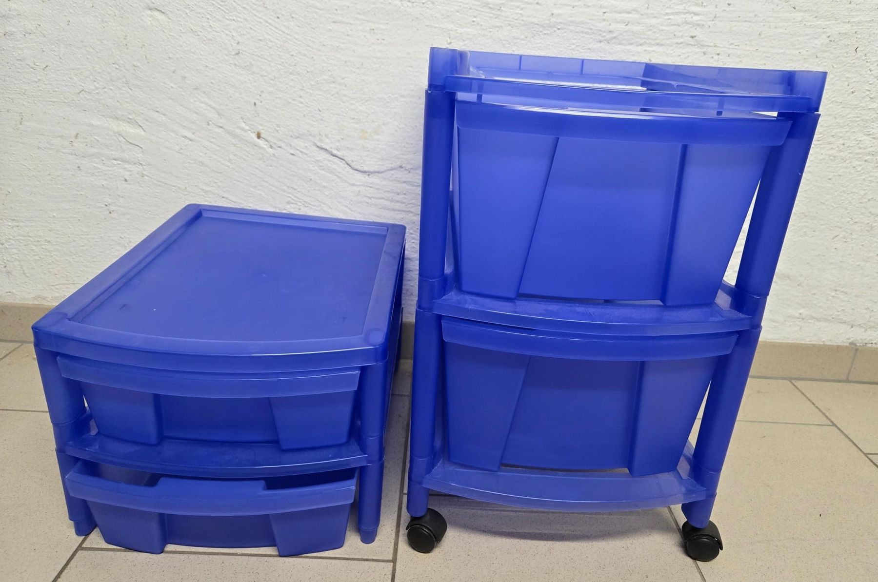 Banconi: Blauer Rollcontainer Schubladenelement Kunststoff – Usato da Rheinsulz venduto da Dred 4
